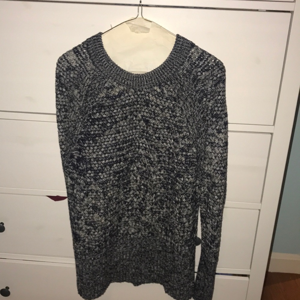 Gray/blue knit sweater